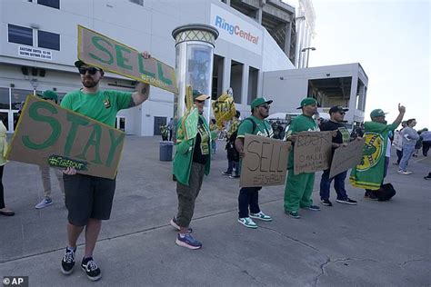 A's fans protest at Coliseum in first game since Vegas announcement